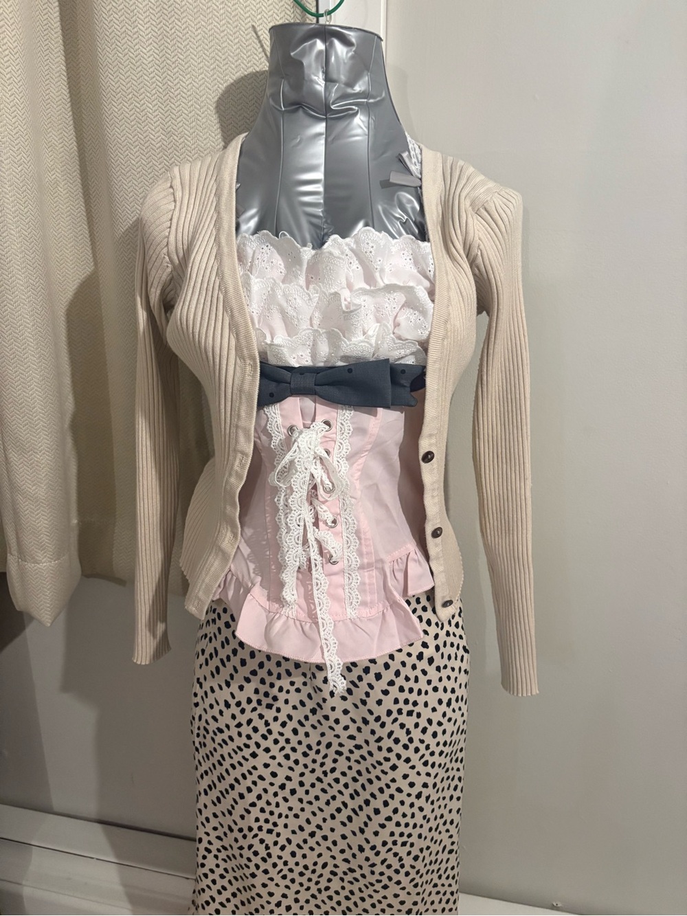 H&M Cream Ribbed Button Cardigan with Neutral Tone - Picture 2 of 4